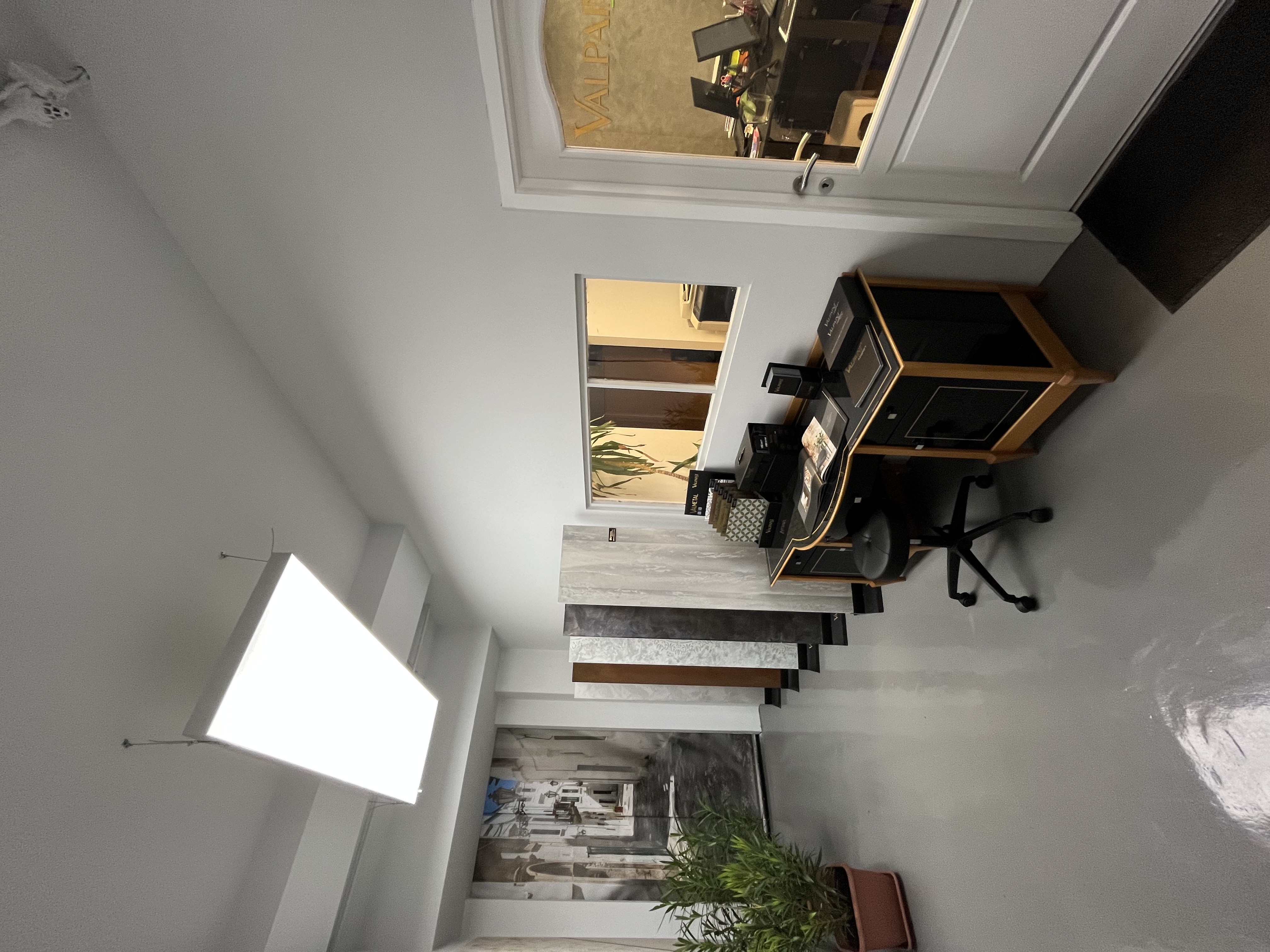 A Valpaint iroda, belülről